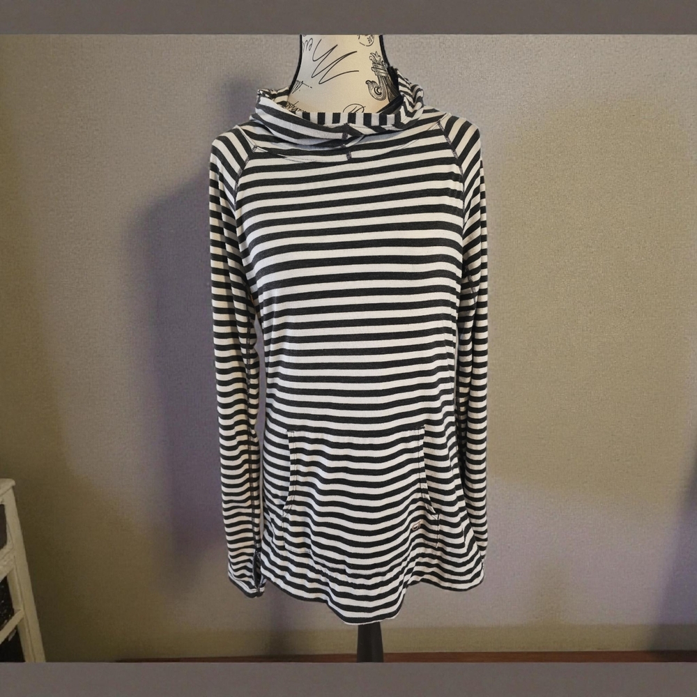 GAP Fit Breath Black and White Striped Hoodie